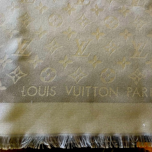 Louis Vuitton Shawl - Picture 4 of 8
